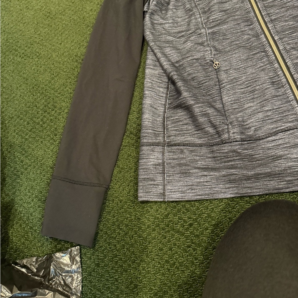 Lululemon Athletica DAILY YOGA JACKET 10 BLACK SLUB DENIM EUC host pick - Picture 4 of 15